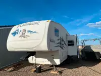 27’ Forest River 5th Wheel Trailer