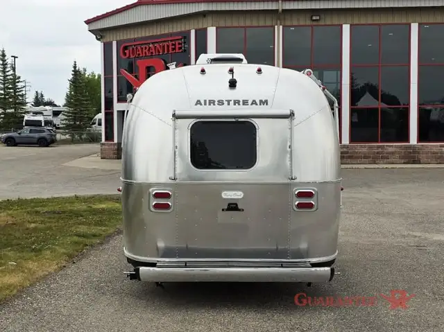 2022 Airstream Flying Cloud 23FB in Travel Trailers & Campers in Calgary - Image 7
