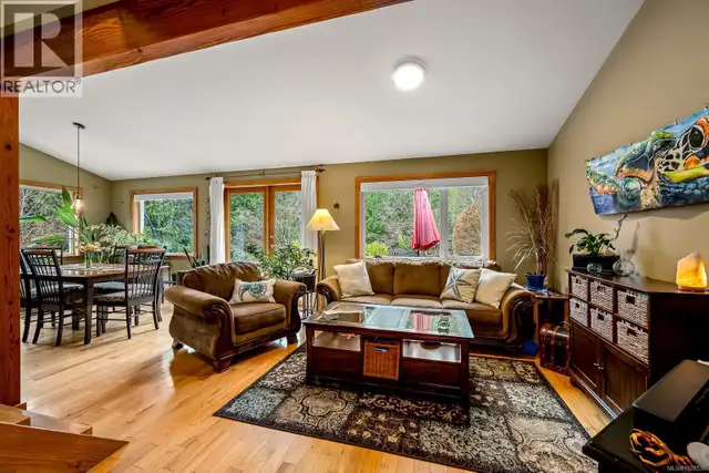 1590 Carrington Bay Rd Whaletown, British Columbia in Houses for Sale in Campbell River - Image 13