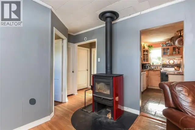 2767 Ulverston Ave Cumberland, British Columbia in Houses for Sale in Comox / Courtenay / Cumberland - Image 8