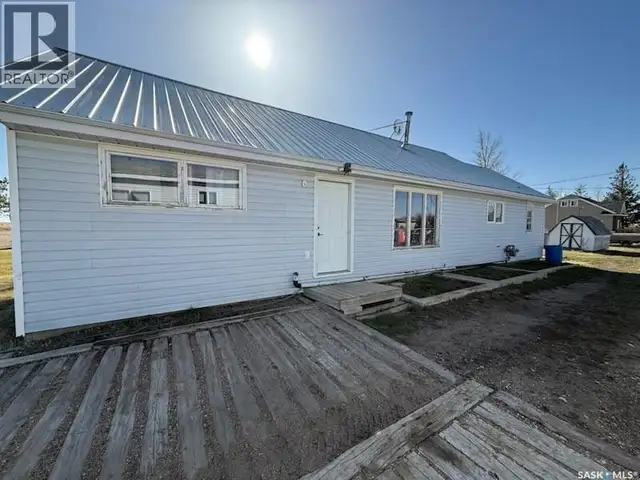 69 Railway AVENUE Kindersley Rm No. 290, Saskatchewan in Houses for Sale in Saskatoon - Image 3