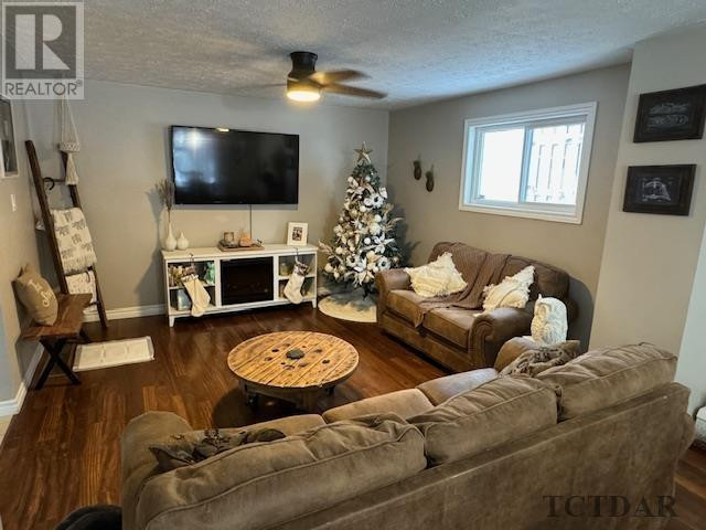 447 Waterloo RD Timmins, Ontario in Houses for Sale in Timmins - Image 2