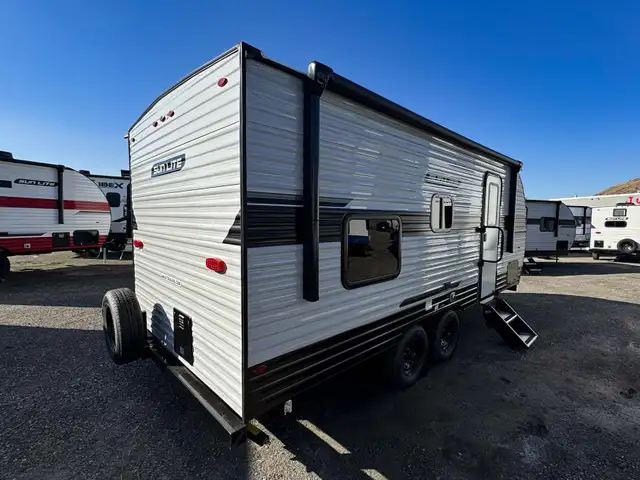 2027 ,Sun Lite,Sunset Park RV 21DB in Travel Trailers & Campers in Kamloops - Image 4