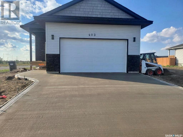 103 Fortosky MANOR Saskatoon, Saskatchewan in Houses for Sale in Saskatoon - Image 2