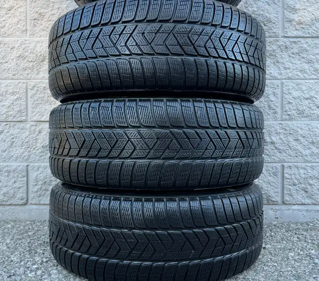 (80%) 4x MB GLC 43 AMG 19" OEM RunFlat Winter Wheels Package in Tires & Rims in City of Toronto - Image 4