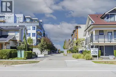 Bright 3-storey townhouse in PARC RIVERA MEWS, Bridgeport. 1,475 sq.ft. of well-laid-out living spac...