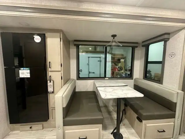 2025 East To West 2475BH in Travel Trailers & Campers in Winnipeg - Image 21