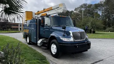 2009 International 4300 Service Truck With Bucket Hydraulic Brake Diesel, 7.6L, 6 cylinder, 2 door,...