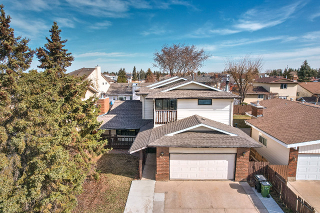 JUST LISTED OMG! Beaumaris 6 Beds 5 Baths 2 Kitchens in Houses for Sale in Edmonton - Image 2