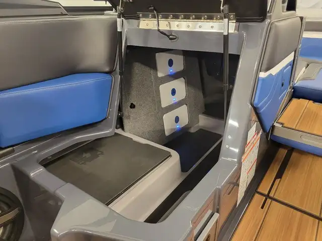 2023 Supra SE in Powerboats & Motorboats in Granby - Image 18