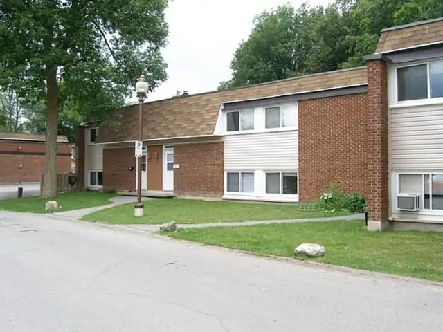 3 Bedrooms House for Rent - 120 Beaverbrook Lane in Long Term Rentals in Ottawa - Image 15