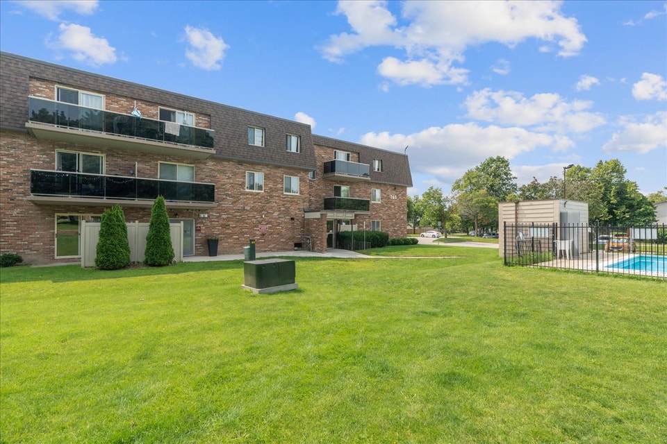 Colonial Court - 2 Bedroom available at 750, 760, 770, 780 Visco 5