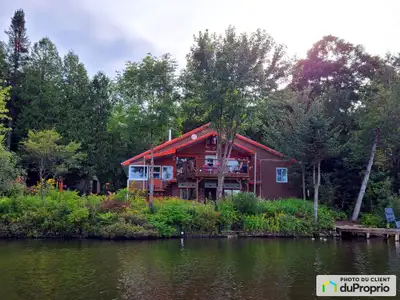 Chalet 4 saisons au bord de l'eau en Estrie, clé en main et entièrement meublé Rare opportunité, à 1...