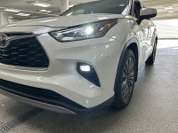 Go ahead and explore more with our used 2020 Toyota Highlander Limited AWD that's a versatile ride w... (image 8)