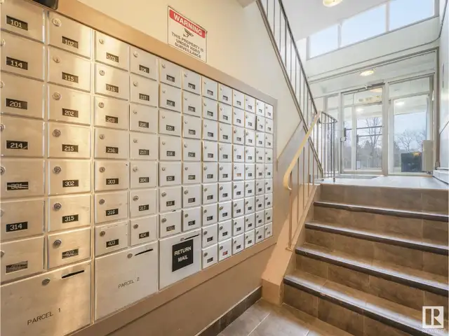 #124 8604 GATEWAY BV NW Edmonton, Alberta62864392960130121