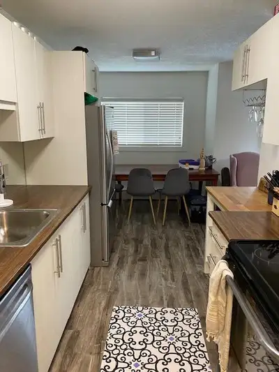 Bright and Spacious Two Bedroom Condo Style Apartment Freshly Painted Convenient location close to s...