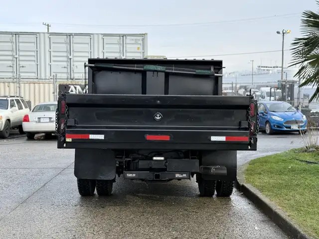 2017 Ford F-450 Super Duty XL 4x4 Crew Cab 9 Foot Dump Truck in Heavy Trucks in Regina - Image 11