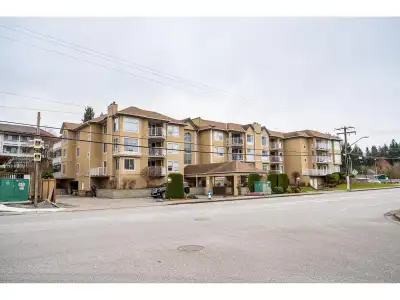 Welcome to Lakeway Gardens! This adult-oriented community offers secure parking, a library, and a re...