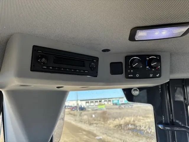 2019 DEERE 544L in Heavy Equipment in Lethbridge - Image 17