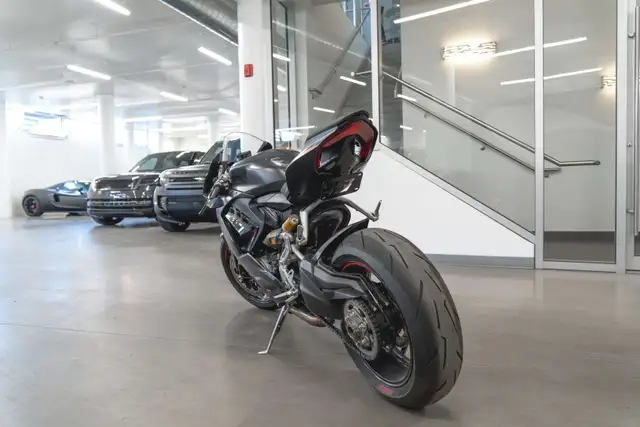 2025 Ducati Panigale V2 *BAS KMs!*5533992136638566412