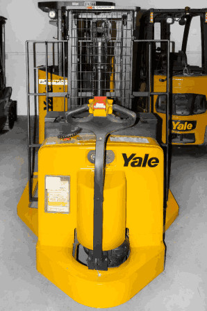 Electric Stacker Yale 4000lbs for sale in Other in City of Toronto - Image 2