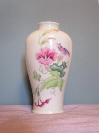 VINTAGE JAPANESE PORCELAIN TOYO VASE MORNING GLORY