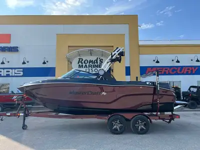 ONLY 10 Hours! Pay used price on a new boat! Welcome to the XT22 T—the perfect fusion of timeless de...