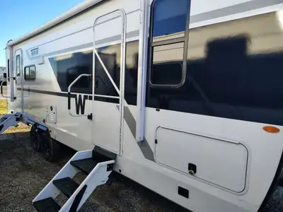 The Thrive™ 25RLS maximizes space and comfort, delivering a modern mobile retreat that sleeps up to...