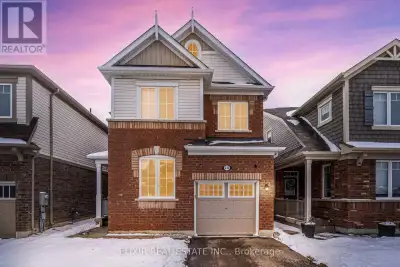 This lovely detached house in Northwest Brampton is close to Hwy 410, Mayfield Road, and Chinguacous...