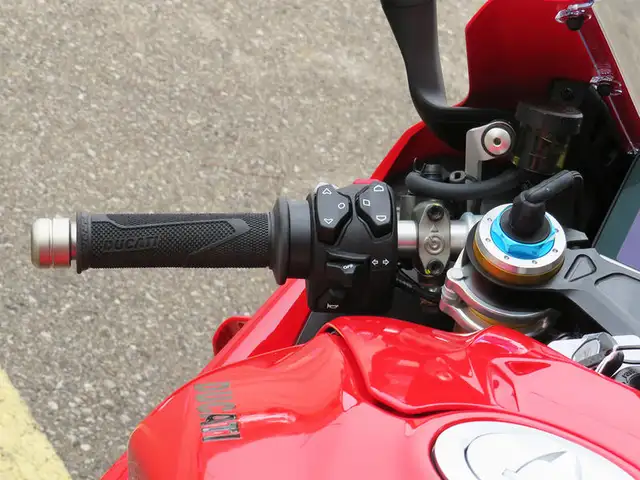 2025 Ducati Panigale V4 S Ducati Red in Sport Bikes in Cambridge - Image 13