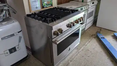 LIQUIDATION DE CUISINIÈRE A GAZ, View more