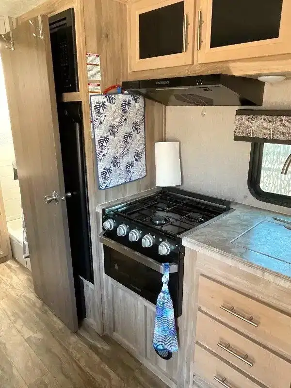 2020 FOREST RIVER COACHMEN EXPEDITION (FINANCING AVAILABLE) in Travel Trailers & Campers in Cambridge - Image 8