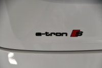 Véhicule ultra rare/ Traction intégrale Audi quattro / Tri-moteur / Ensemble S-Line / Ensemble Black... (image 8)
