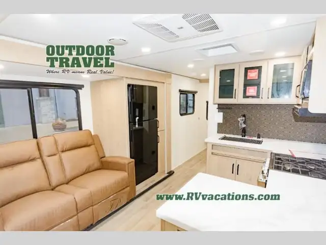 2026 Grand Design Imagine XLS 25RLE in Travel Trailers & Campers in Hamilton - Image 8