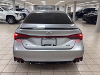 Built on Toyotas long-standing reputation for dependable full-size sedans, the 2019 Toyota Avalon XS... (image 4)