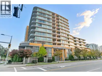 Spacious 2 bedrooms plus den, can be 3 bedrooms! Tempo developed by Amacon. Open layout featuring po...