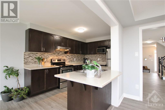 Amazing 2 unit 4 bed corner Townhome in Barrhaven! in Long Term Rentals in Ottawa - Image 4