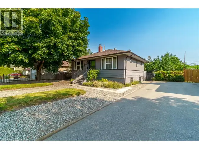413 Conklin Avenue Penticton, British Columbia in Houses for Sale in Penticton - Image 3