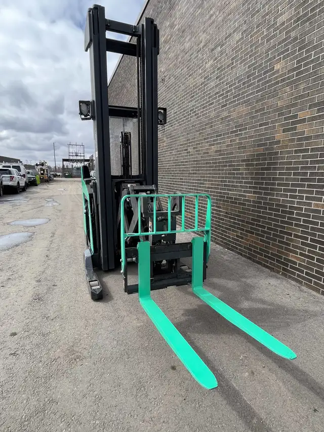 Mitsubishi DOUBLE DEEP REACH  3500lbs cap side-shift charger Inc in Heavy Equipment in Mississauga / Peel Region - Image 4