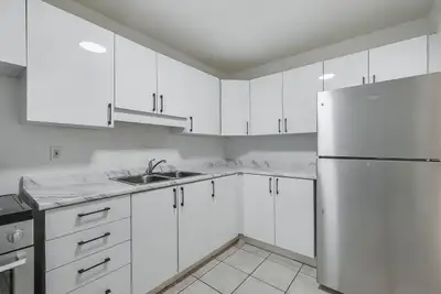 Welcome to Ridgeway & Somerset in Kitchener Ontario. These 9-storey twin buildings offer clean, mode...