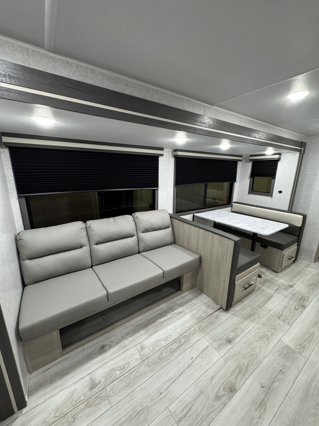 2026 Forest River EAST TO WEST DELLA TERRA 312BH in Travel Trailers & Campers in Regina - Image 4