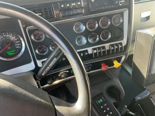 2016 Kenworth T800 in Heavy Trucks in Calgary - Image 15