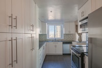 Akelius one bedroom apartment for rent. Located near Sherbrooke & Drummond in the Downtown - McGill... (image 1)