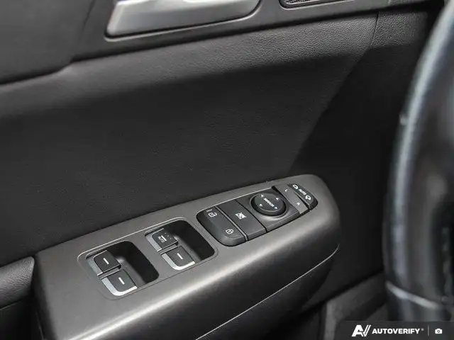 2020 Kia Sportage EX AWD | Apple CarPlay | Blind Spot in Cars & Trucks in London - Image 21