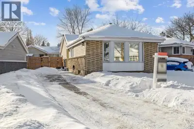 Beautiful and well cared for 2 bedroom bungalow located on a quiet court in North Galt. Lovely white...