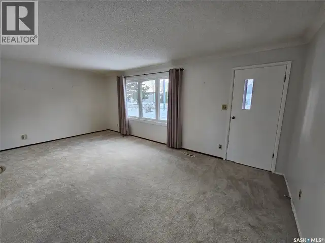311 6th STREET W Carlyle, Saskatchewan in Houses for Sale in Regina - Image 15