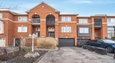 Price: $899,900 / $3,414/mo Welcome to this bright and stunning 4-bedroom, 4-bathroom freehold townh...