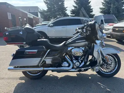 Check out this 2012 CANADIAN Harley-Davidson Electra Glide Limited 103ci with only 25,789kms. Be sur...