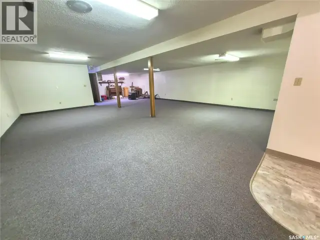 402 Wheaton AVENUE Ogema, Saskatchewan in Commercial & Office Space for Sale in Regina - Image 7