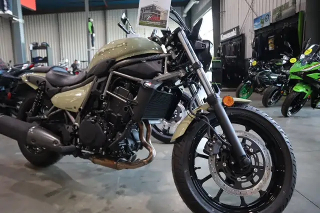 2025 Kawasaki ELIMINATOR 500 Pearl Sand Khaki in Street, Cruisers & Choppers in Edmonton - Image 2